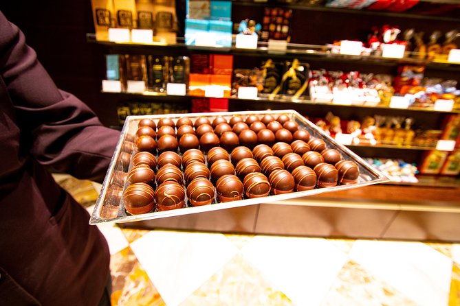 Zurich: Chocolate Tasting and Walking Tour with a Local - The chocolate samples and hot drink