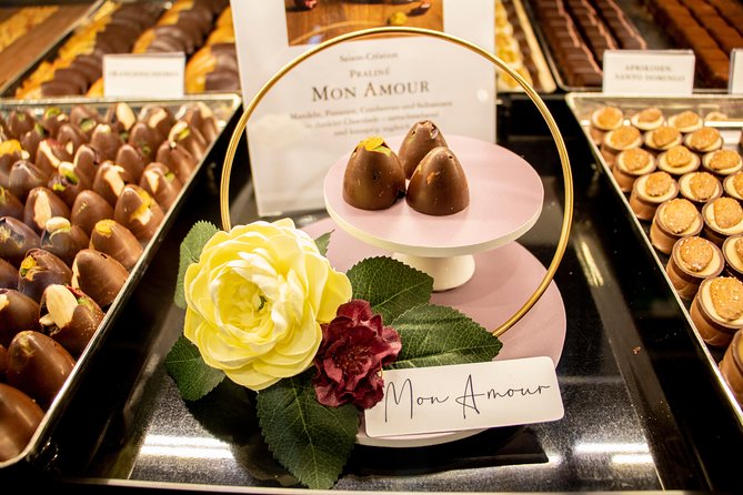 Zurich: Chocolate Tasting and Walking Tour with a Local - Chocolate as a way to understand Zurich