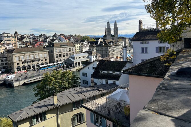 Zurich Food Tour with 10 Local Delicacies, Cheeses & Chocolates - Paradeplatz, Banking, and the Swiss Chocolate Trail