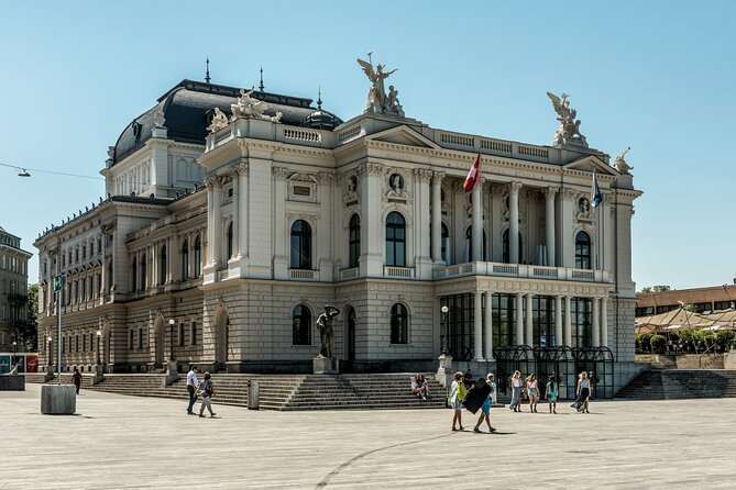 Zurich Highlights City Tour with Optional FIFA Museum Ticket - The coach experience and group rhythm