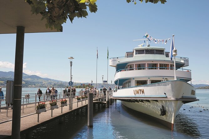 Zurich Highlights with Lake Cruise & Optional FIFA Museum Ticket - Lake Zurich photo stop and the value of good weather